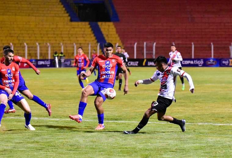 Nacional Potosí venció por 3-2 a Universitario de Sucre y lo hundió en el descenso