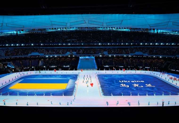 Los colores de la bandera de Ucrania en el acto inaugural. Foto: AFP