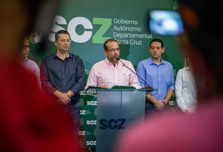 Luis Fernando Camacho en conferencia de prensa