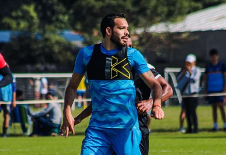 Junior Sánchez, durante el amistoso ante Nueva Santa Cruz. Foto: Prensa Blooming