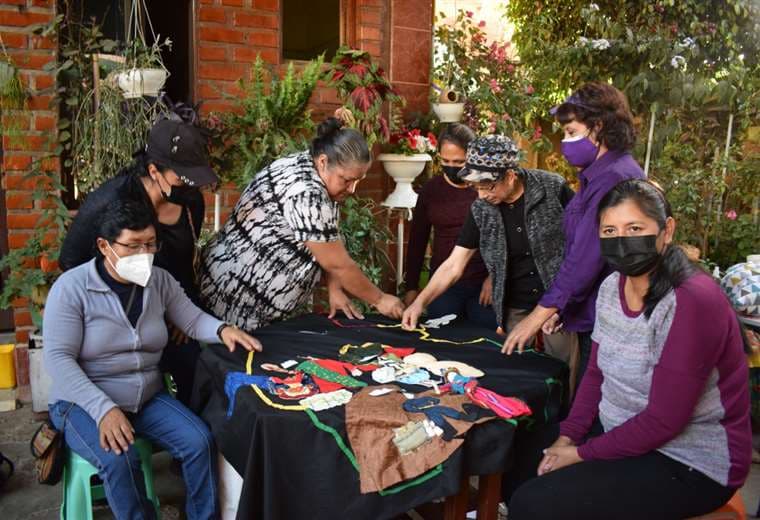 Proyecto. Círculos de bordado, organización Feriado al Planeta. Cochabamba.