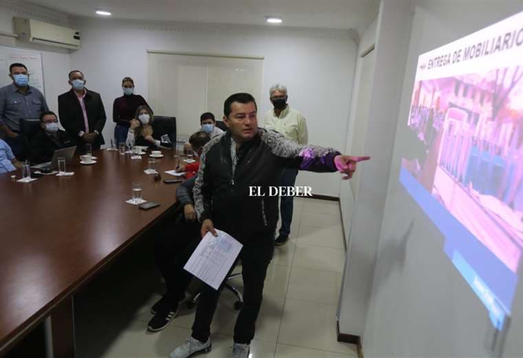 El alcalde Jhonny Fernández trabajo con normalidad / Foto: Fuad Landívar