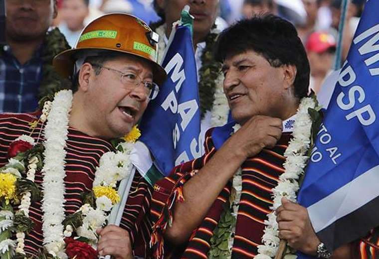 Luis Arce y Evo Morales en un pasado festejo del MAS. Foto de archivo: APG