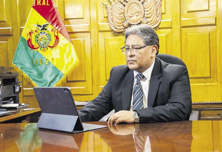El presidente del BCB, Edwin Rojas, se muestra satisfecho con la aceptación de los bonos