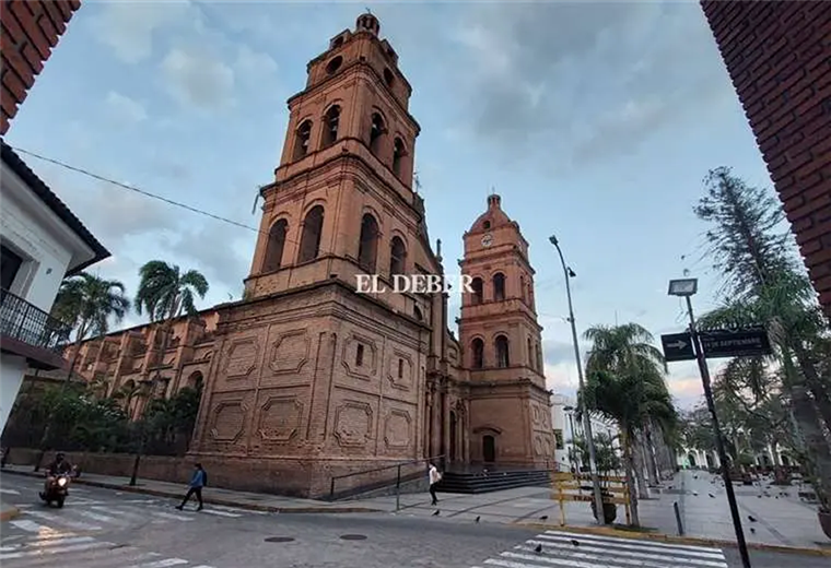 Imagen de la impotente Catedral Metropolitana de Santa Cruz. Foto. EL DEBER 
