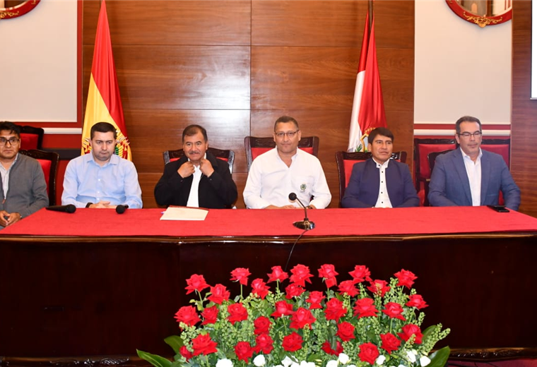 Gobernadores de los diferentes departamentos se reunieron en Tarija. Foto. David Maygua 