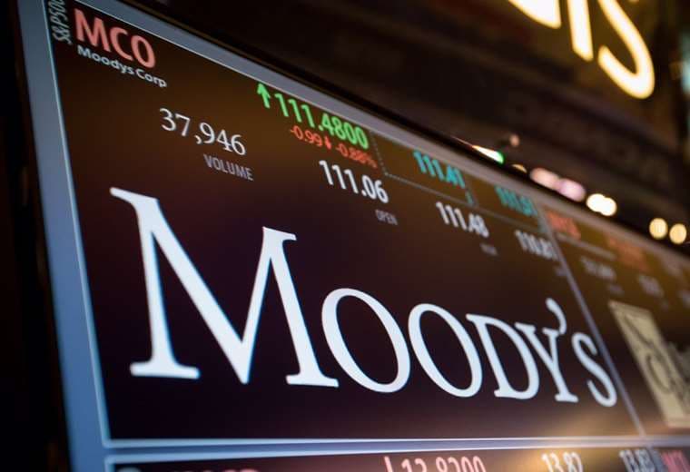 Moody's dice que la caída de las reservas amenaza la balanza de pagos