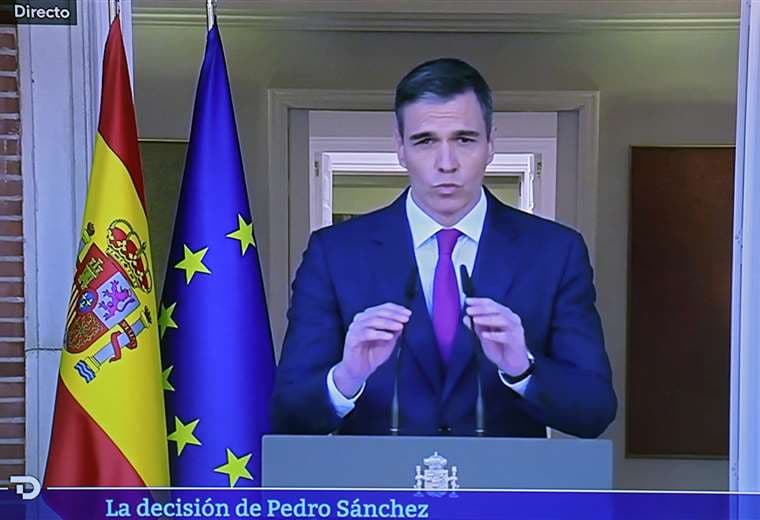 Pedro Sánchez anuncia que seguirá al frente del Gobierno español tras amagar con dimitir
